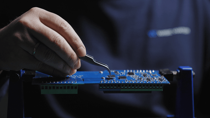 Layout of elements on a pcb