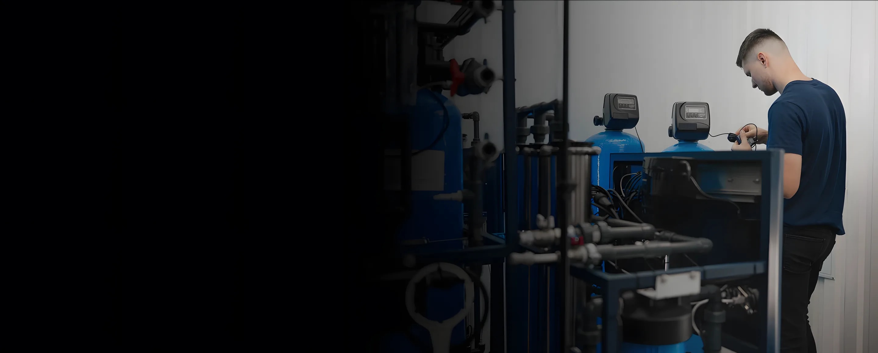 Інженер WISE WATER налаштовує систему водопідготовки